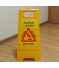 Įspėjamasis ženklas „Atsargiai šlapios grindys“